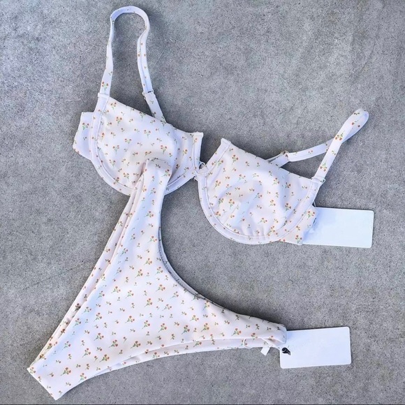 RESTOCKED🎉💚Melanie White Retro Cut Bikini💚 - Picture 4 of 4